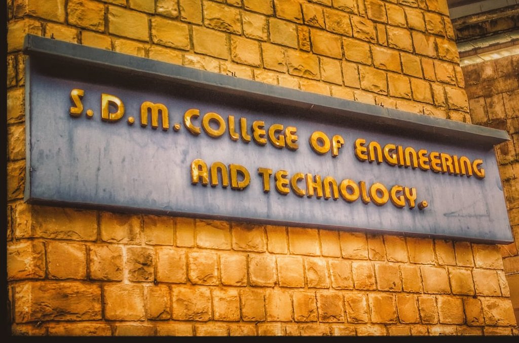 sonalithakarkar's tweet photo. Safar tha Khoobsurat Manzil see bhi😍
#EngineeringDays #Lastday #SDMCET #Dharwad https://t.co/rpsRPB4zmJ