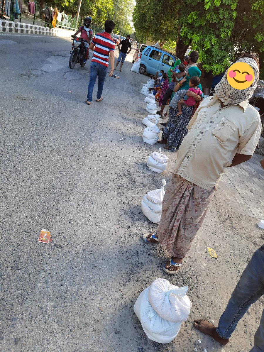 vrikshit's tweet photo. We thank all our volunteer who stand with us,represent us and support us.
Bcoz of you, no more people will starve.
Distribution of ration to 124 families.
Location : Rohini & Badli , Delhi
Total : 2169 familes
#CoronaWarriors #HelpingHands #vrikshit
@ArvindKejriwal @LtGovDelhi https://t.co/8Mjx8fI29y