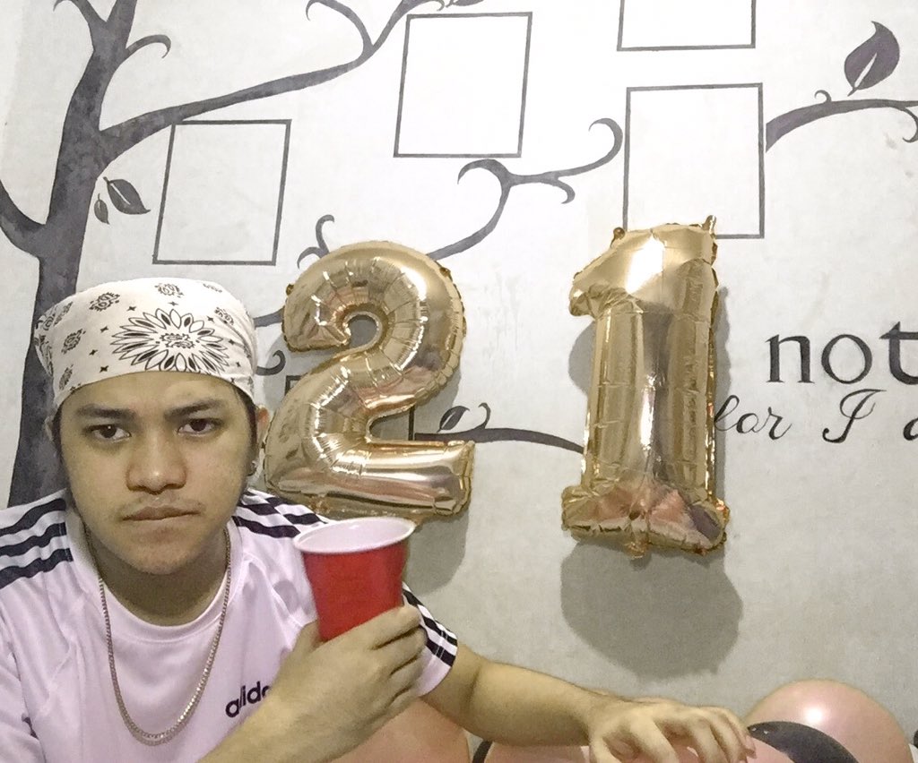 bndctmlt's tweet photo. twenty juan 🍻✨ https://t.co/E70rqtA2U8
