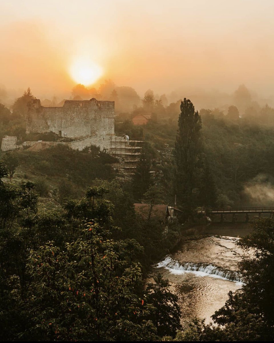 A Sunrise Worth Waking Up For. 😍
Wish You A Great Week. 🤗 

📸 Ernest Mazarekic

#sunrise