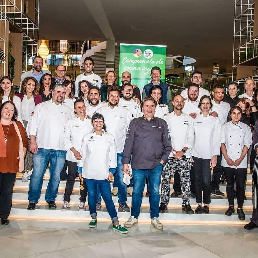 Ya hace más de un año que celebramos el primer concurso de cocina vegana para profesionales. Este año, debido a las circunstancias, no hemos podido llevar a cabo la segunda edición.
Pero en cuanto todo vuelva a la "normalidad"..... ahí estaremos repitiendo!