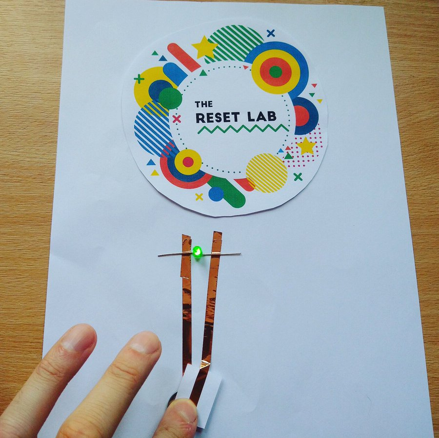 hull_libraries's tweet photo. Get ready to make your very own Re-Set button with these free craft kits available from libraries. Grab yours now and join in the fun at #FreedomHull #Resetlab #FreedomatHome Suitable for 7+ years, with a little adult help. Full instructions are inside the pack. https://t.co/fVIVe97LZp