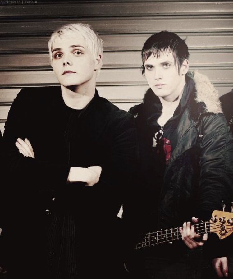 got some mikey and gerard here <3