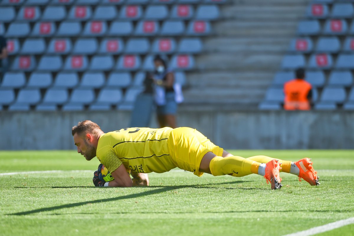 Ligue1_ENG's tweet image. Think you would win a #Plankoff with @nimesolympique 'keeper Baptiste Reynet?