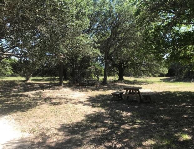 Come relax at the Hill Country Farmhouse! Your family will love this newly remodeled Farmhouse, located just west of Dripping Springs, TX. The Farmhouse is a two story, and features 4 bedrooms, 2.5 bath and can sleep 12 people. It sits on 7 acres!

hillcountrypremier.com/listings/hill-…