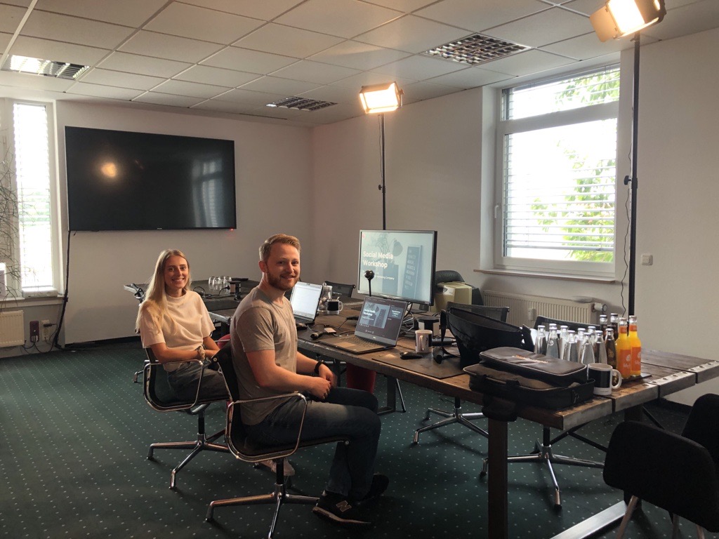 Jan und Nele hatten gestern ihren ersten online Social-Media-Workshop als Gastdozenten für die FH Bielefeld! 💻
#eineck #tmcgmbh #themarketingcompany #agenturleben #agencylife  #FHBielefeld #workshop #online