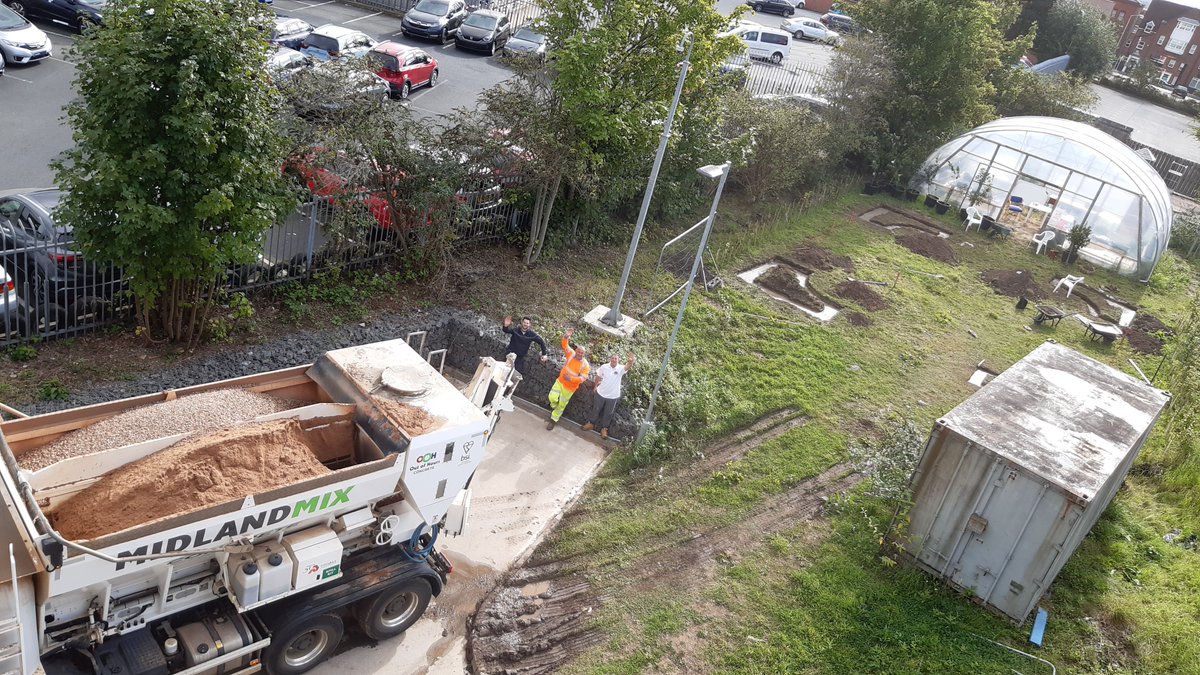 MidlandMix's tweet photo. On Saturday Midland Mix donated concrete to @ForestofHearts for the footings for raised beds in a Kitchen Garden for staff & patients at Stratford upon Avon Hospital giving the staff a place to relax and enjoy.
#MidlandMix #NHS #Charity #ForestOfHearts #KitchenGarden #Concrete https://t.co/3tkFDes2sM