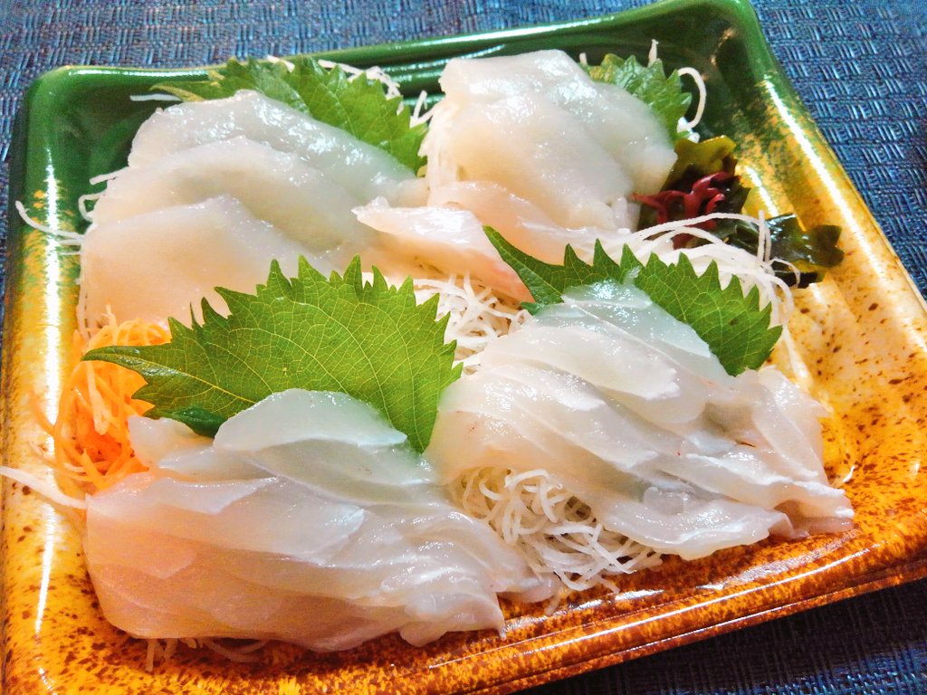 Mokko On Twitter 北海道でしか売ってないおひょうの刺し身 羅臼産 お寿司でいうとえんがわ