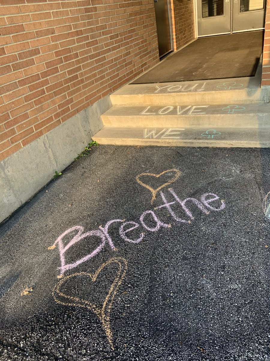 Mrs_Buzzard's tweet photo. Day 1 - here we go! Looking forward to a great year! These sweet messages made my day! #DCSDay1 ⁦@ireDCSD⁩ ⁦@DublinSchools⁩ https://t.co/Sheb8j1XRZ