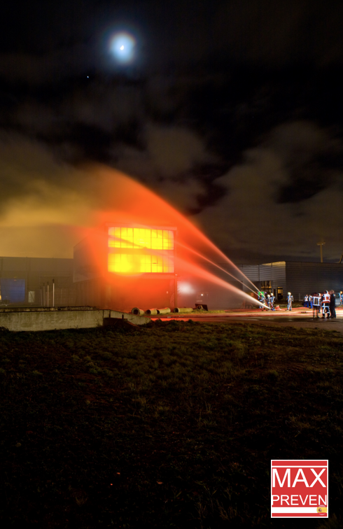 maxpreven's tweet photo. ¿Oficinas de @FireWarebv en llamas? 🔥🔥
🙊🙉🙈 No.... Es su simulacro anual 📢🔔... todo conseguido, con maquinas de humo y luces de llama #firespot. Impresionante 🤤🤤
#Emergencias #Bomberos #ProtecciónCivil #Fuego #Safety #IncendiosUrbanos #SalvamentoYRescate #PCI https://t.co/S4vjw8Dzg4