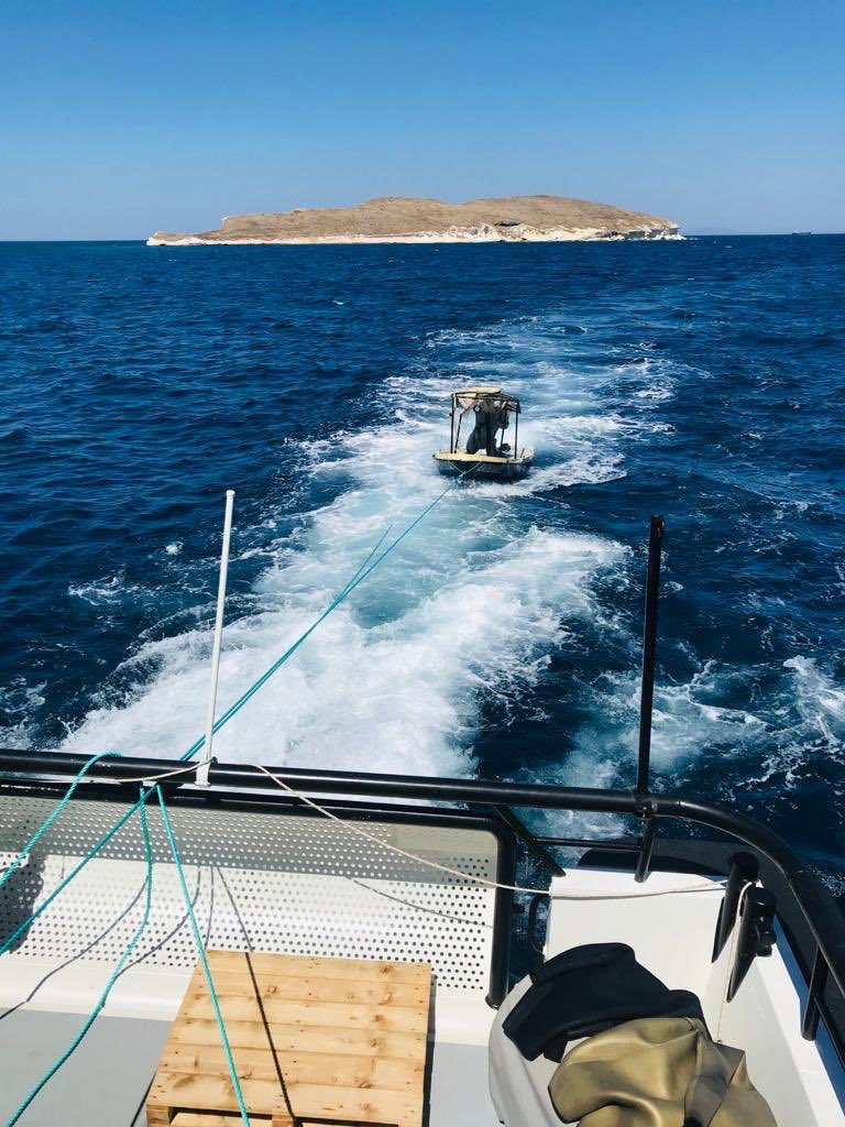 tcsavunma's tweet photo. Deniz Kuvvetleri Komutanlığı Sualtı Arama Kurtarma Timimiz, tarafından Foça/İzmir’de batan EGEMM adlı teknenin bulunmasının ardından kaybolan bir çocuğu arama faaliyetleri devam ediyor.
#MSB #TSK https://t.co/2s386xDslK
