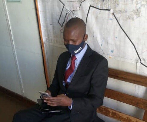CliffordHlatyw1's tweet photo. Hon Prince Dubeko Sibanda the MDCA Chairperson for Mat North province is being detained at Bulawayo CID Law &Order. He has been charged with inciting public violence. They are claiming that he was distributing ZanupfMustGo masks. Indeed #ZanupfMustGo
#ToSaveZimbabwe @mdczimbabwe https://t.co/YHbhiXAcPl