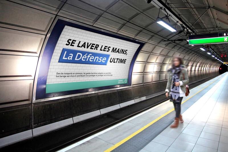 unpotedanslacom's tweet image. Une campagne fictive de la @RATPgroup pour sensibiliser les franciliens aux les gestes barrières dans les transports en communs 🚃

Crédits : Jouneyd Sidi-Yekhlef