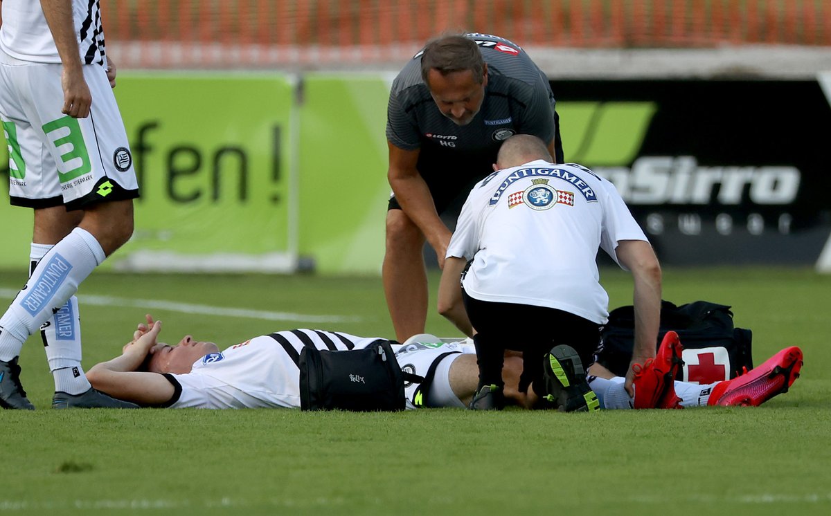 SKSturm's tweet photo. Bittere News! Vincent #Trummer erleidet einen Kreuzband- und Meniskusriss. Wir wünschen Vincent eine rasche Genesung und viel Kraft bei der Arbeit am Comeback! 🤕 #sturmgraz #comebackstronger
ℹ️ https://t.co/guRIMsIaIl https://t.co/zG2ML6as0S