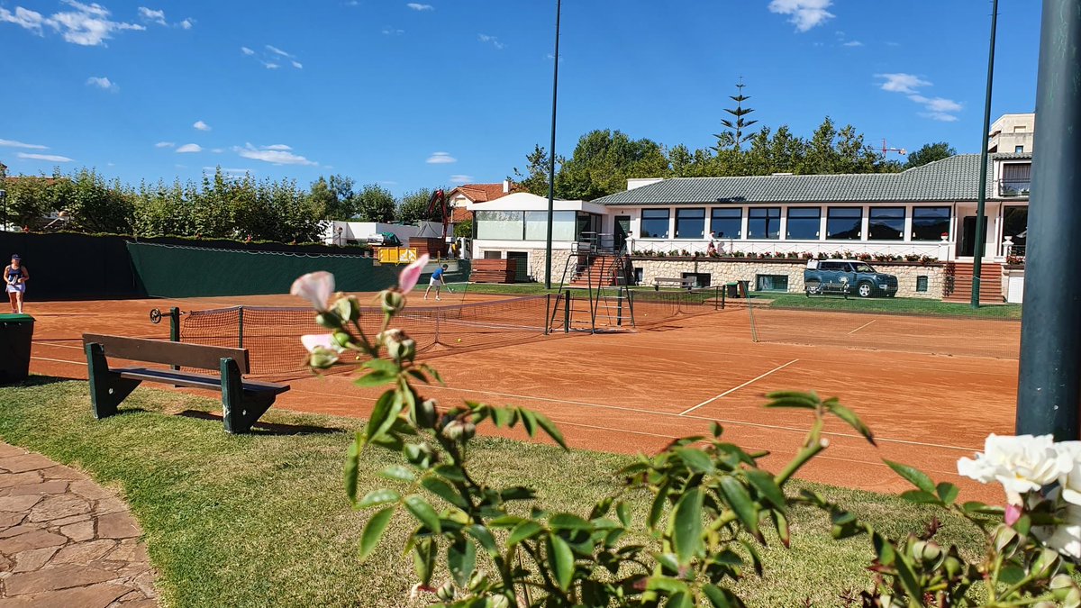 el_tenis's tweet photo. Verano, buen tiempo y deporte.
El cóctel perfecto para comenzar la semana
#tenis #deporte #RSTM #veranoenSantander #veranoenCantabria #veranoenlaRSTM https://t.co/TSIiqvgo8E