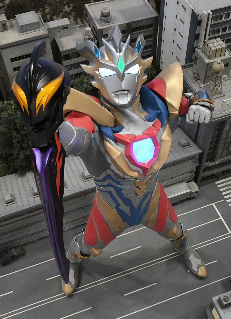 ウルトラマンz最強フォームの剣 ベリアロク にウルトラマンベリアルの顔が付いてる Togetter