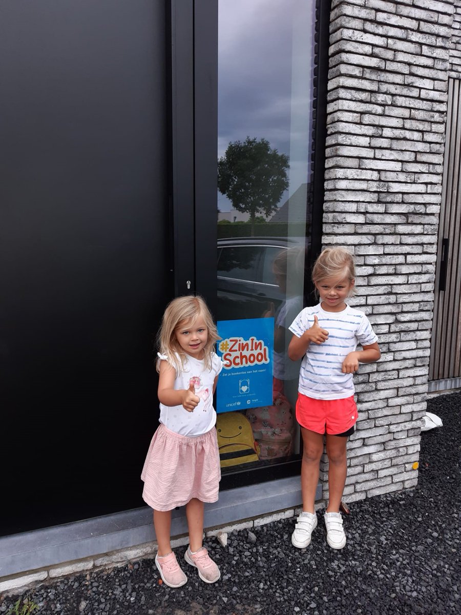 UNICEFBELGIQUE's tweet photo. Après être restés à la maison pendant des mois, les enfants ont vraiment #EnviedEcole.
Chez vous, vos enfants ont aussi envie ? Alors mettez un cartable à la fenêtre ! 🏠💼C'est notre façon de montrer tous ensemble à quel point l'éducation, c'est important #PourChaqueEnfant ! https://t.co/z9Ty5DS4Kt