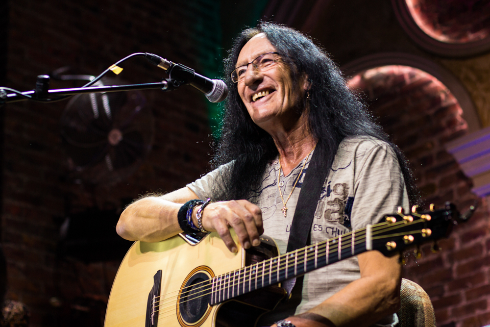 Happy birthday, Ken Hensley !!!!....


via 