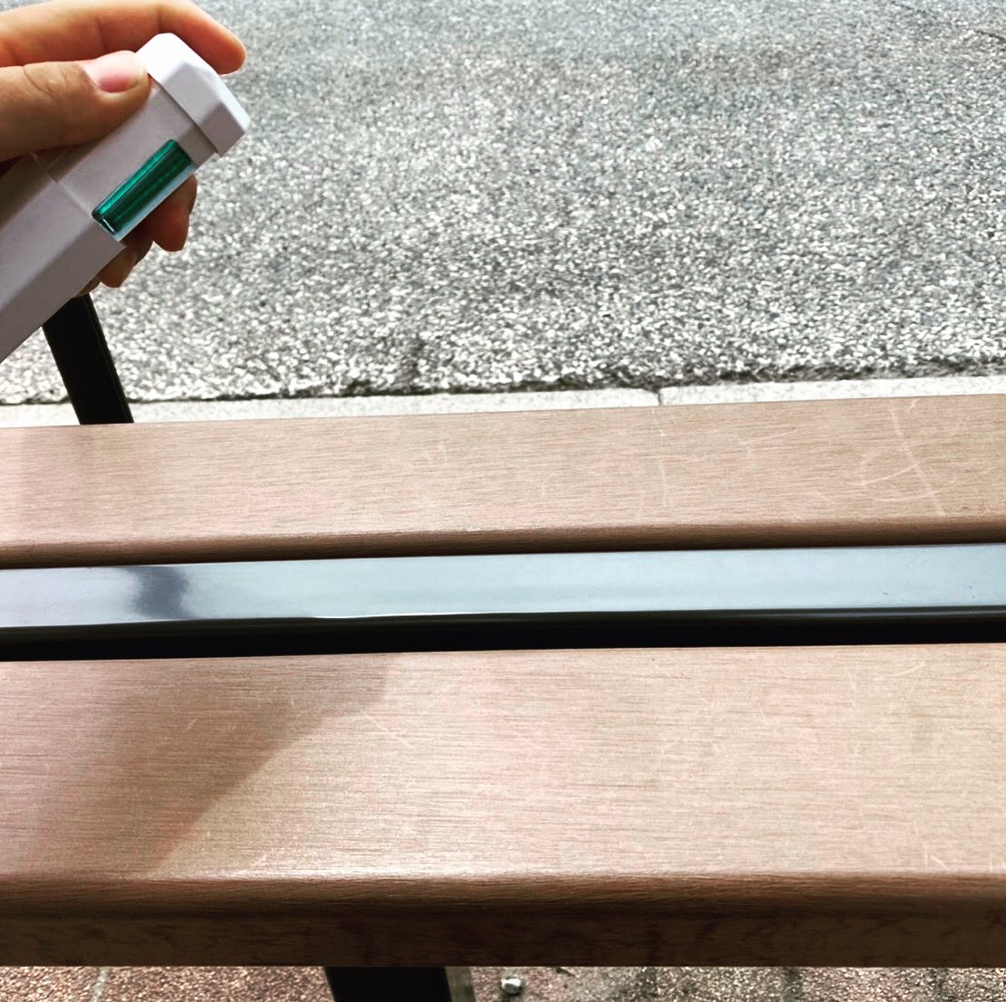 protect_u_lab's tweet image. 1000Rの意外な使い方第六弾！密になりにくい外の公園、でもまだまだ不安があるという方が多いと聞きます！その際に、遊具に触る前に、ベンチに座る前にサクッと除菌しましょう！#除菌 #PROTECTU #コロナ対策 #紫外線 #除菌グッズ #除菌クリーナー