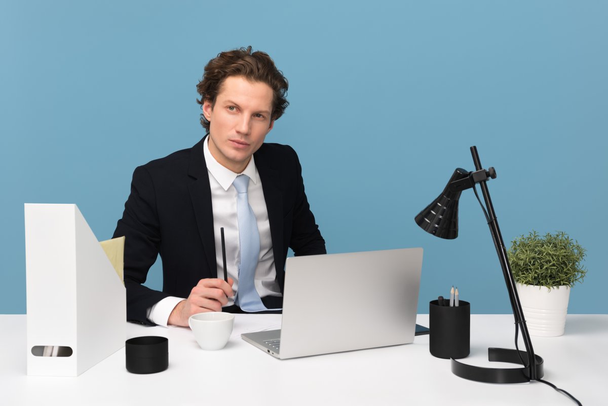 FaceValueNL's tweet photo. Top 5 things a great VP of Sales should do. No 5: Sometimes, close the deal by yourself. Learn more: https://t.co/gI0kflcZz7 #FaceValue https://t.co/Me6H2DEJQ7