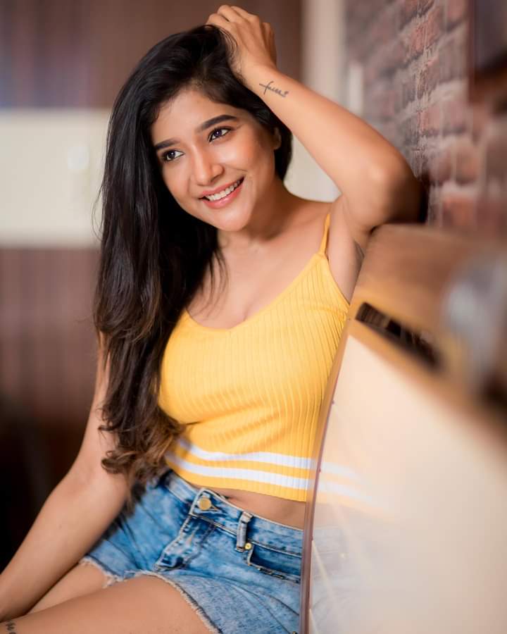 EgLL-_mU0AEz27z?format=jpg&name=900x900