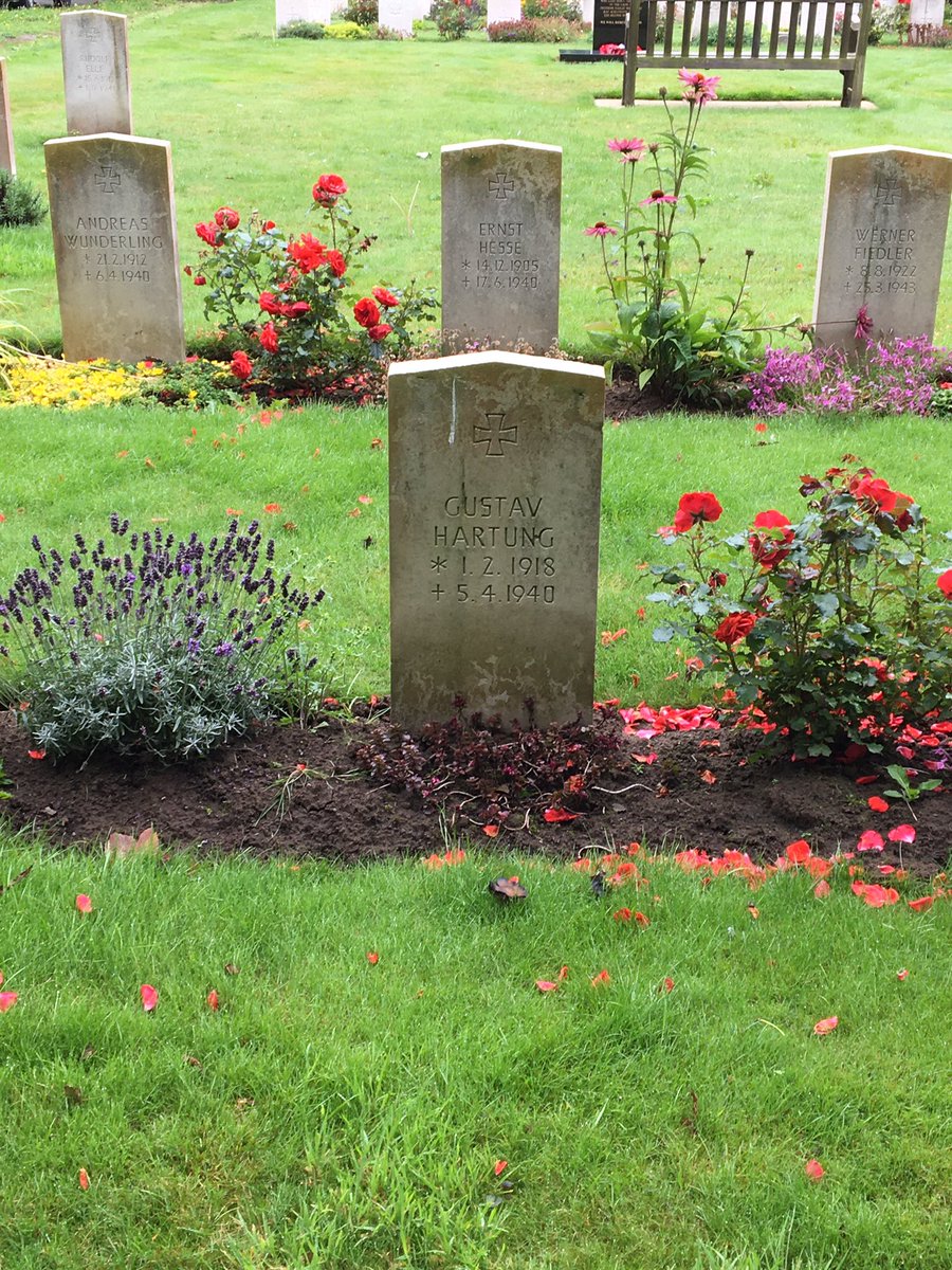 German war graves near Acklington Northumberland. Also nearby are British, Czech, Dutch, Polish and ANZAC graves. May they all rest in peace.🇩🇪 🇬🇧 🇵🇱 🇳🇿 🇳🇱 🇨🇿 🇦🇺