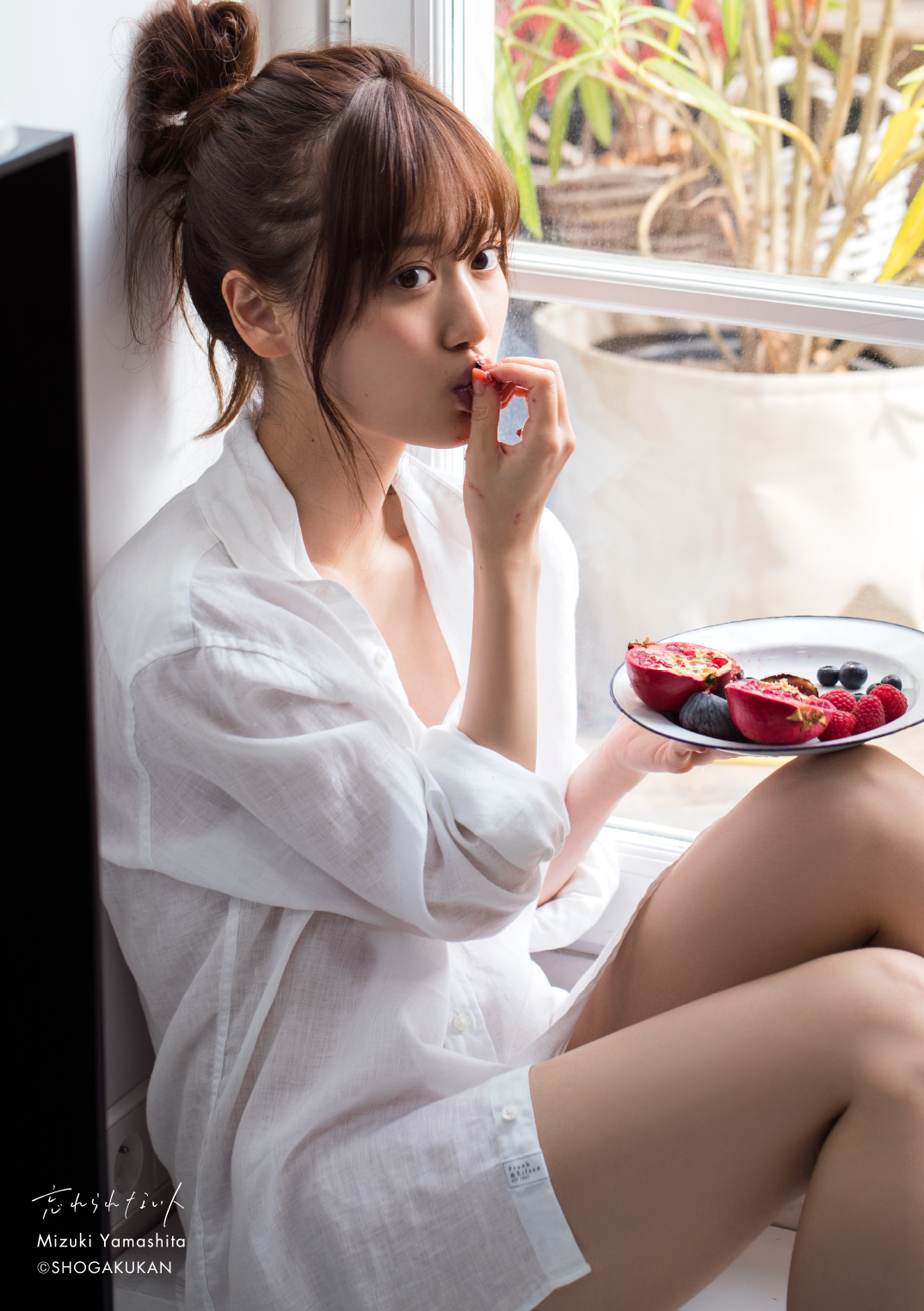 ✨サービス付き✨★山下美月★ べースボールシ⁠ャツ◆生写真１枚付き Mサイズ 山下美月が大人びた表情見せる、卒業写真集ランジェリーカット