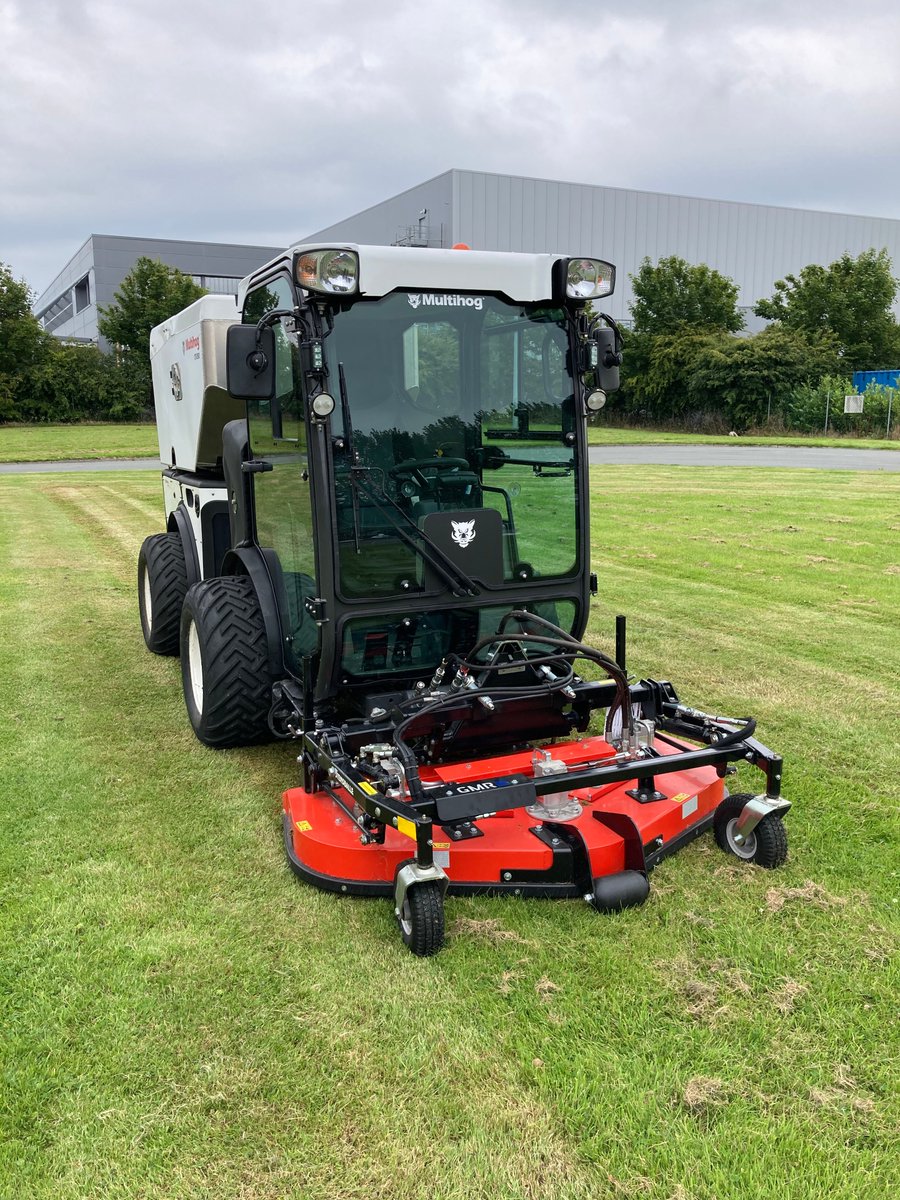 Multihog's tweet photo. A truly #multipurpose #sweeper!
We might be heading into leaf season, but the CV sweeper is ready for any weather! 
Book your demo today! DM us or email info@multihog.com 

#multihog #streetsweeper #roadsweeper #sanitation #compactsweeper https://t.co/tcBB1cH5vo
