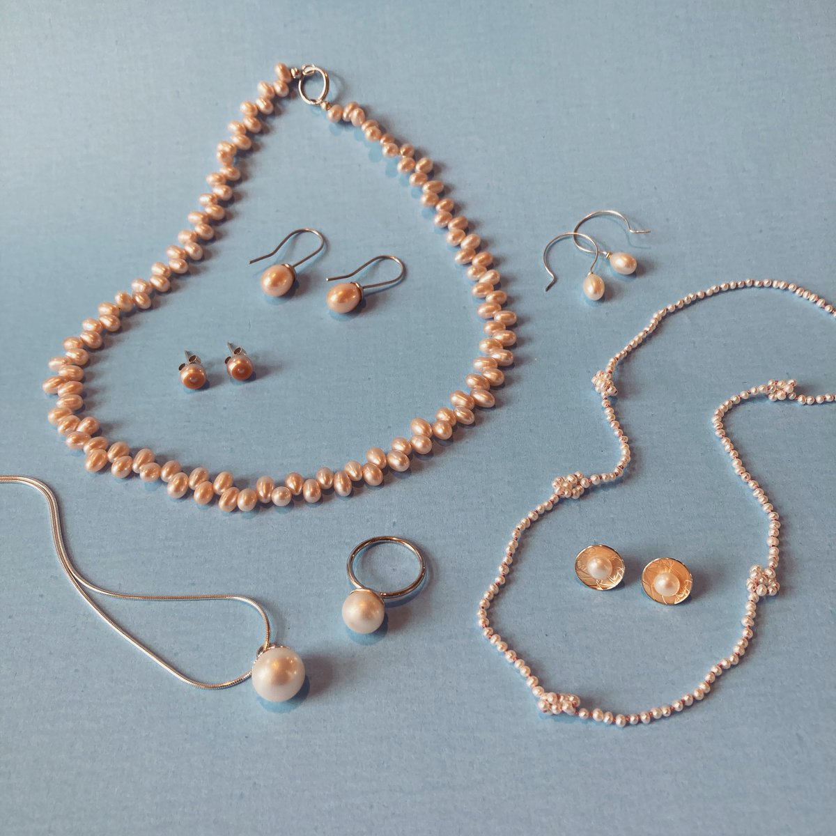 kathlibbert's tweet photo. Pretty in Pearls!
For more info or to book a personal shopping experience &amp; enjoy our gallery all to yourself, email: info@kathlibbertjewellery.co.uk
#pearls #pearljewellery #contemporarypearls #pearlearrings #pearlnecklaces #pearlring #contemporaryjewellery #saltaire https://t.co/AxvhgOOe4c