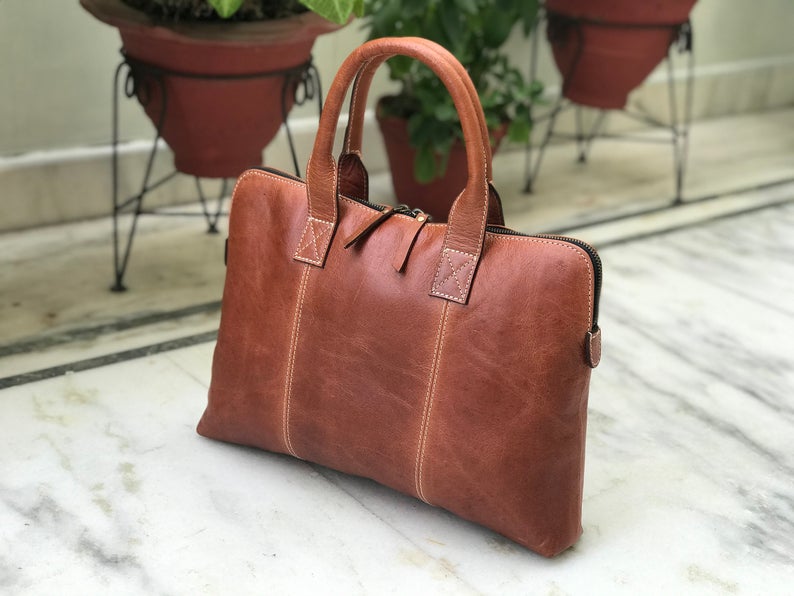 shadowstore2's tweet photo. Genuine Leather Womens Bag With Free Shipping and Free Personalisation....!!!

Star from $80 ....!!! Hurry Up Order Now
Visit: https://t.co/Uuj9K9Y1VP https://t.co/igjb5biCwJ