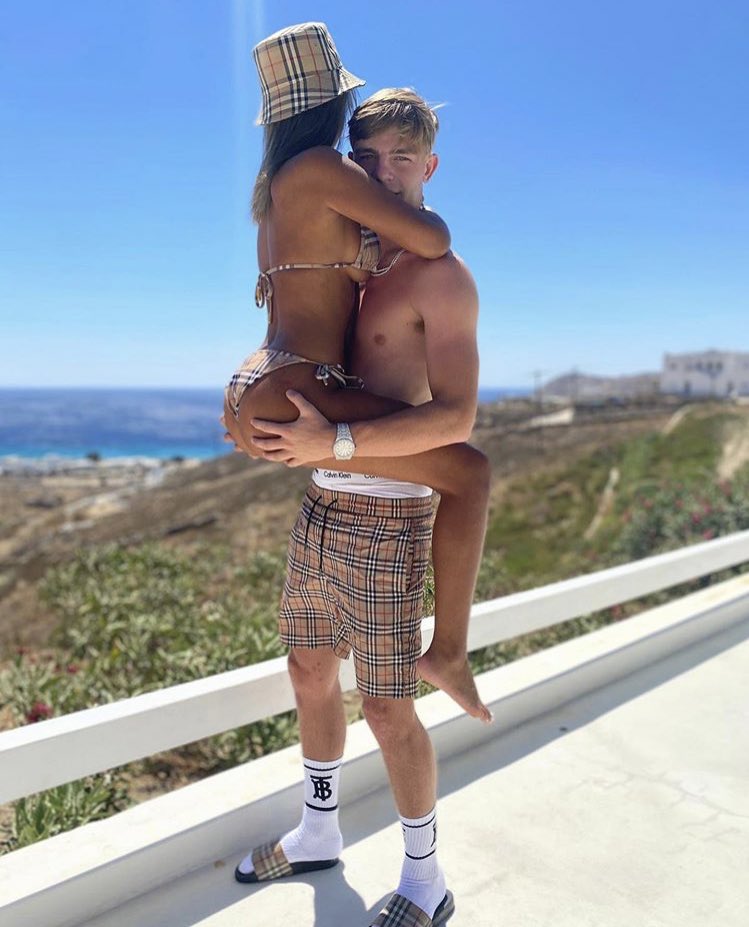 MufcWonItAll2's tweet photo. Morning 🔴

My LB winning on and off the pitch. https://t.co/OSV3FmvWRz