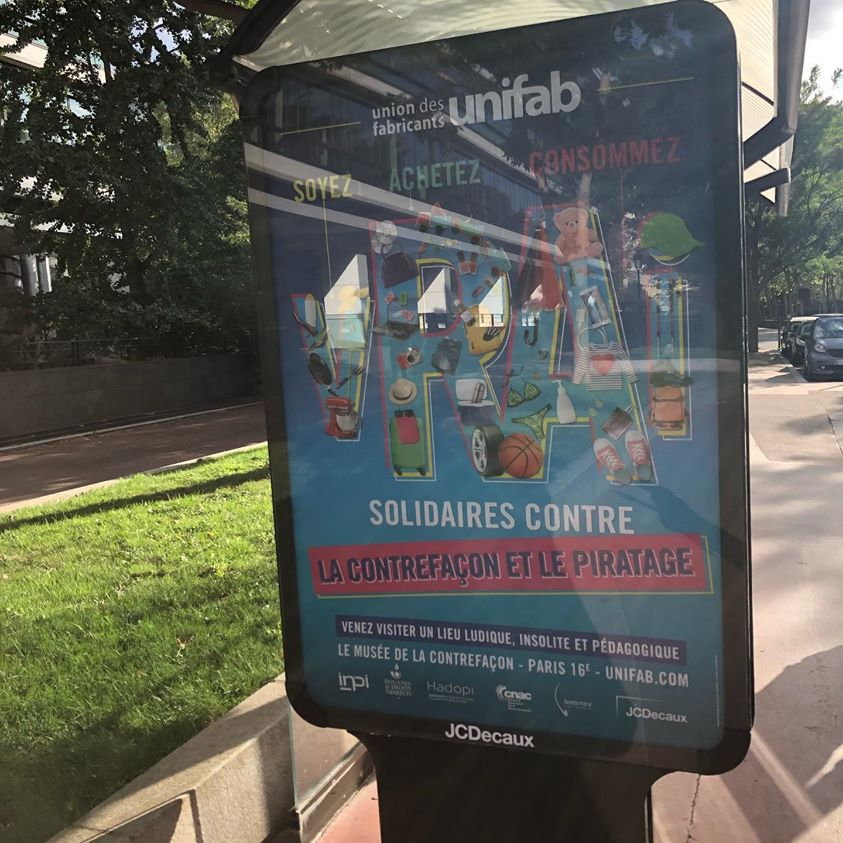 UNIFAB's tweet photo. En ce moment dans les rues de #Paris  la campagne de #sensibilisation des #consommateurs aux dangers de la #contrefaçon et du #piratage s'expose #Unifab @INPIFrance @douane_france @cnac_inpi @Gendarmerie @InsidOpi @JCDecaux_France 
Ensemble soyons #solidaires contre le #faux ! https://t.co/RLazDRn5Dh