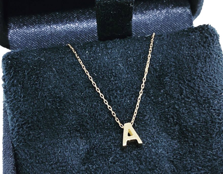 MFerrerJoyero's tweet photo. A de Alexandra
¡Qué encanto eres Alex!
.
.
.
.
#ManuelFerrerJoyero #Joyerosdesde1968 #Iniciales #Oro #AlphabetCollection #Colgantes #AdeAlexandra #EncargosPersonalizados #MinimalStyle #JoyeríaChic #JoyeríaCool
#AvenidaRepúblicaArgentina27 #Logroño #LaRioja https://t.co/7DoQvh2S6X
