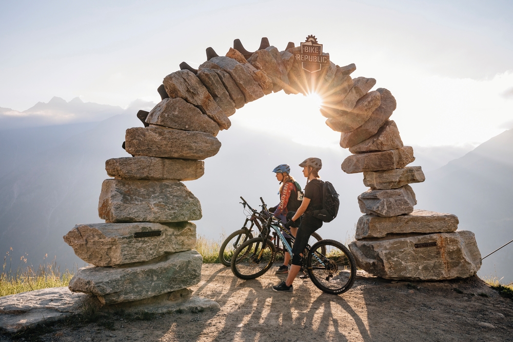VELOBerlin's tweet photo. #ebdigitaldays kommende Woche mit #ebstartupinnovation (2. SEP) und #ebtraveltalk (3. SEP).
Als Einstimmung unser #VELOWeek Talk zum Corona- #Radtourismus auf YouTube:
https://t.co/UG8ygsBciZ
mit @AllegraTourism @tmniedersachsen @bikenomistcom @FahrradClub @dtv_tourismus https://t.co/vb8K3kcKPe