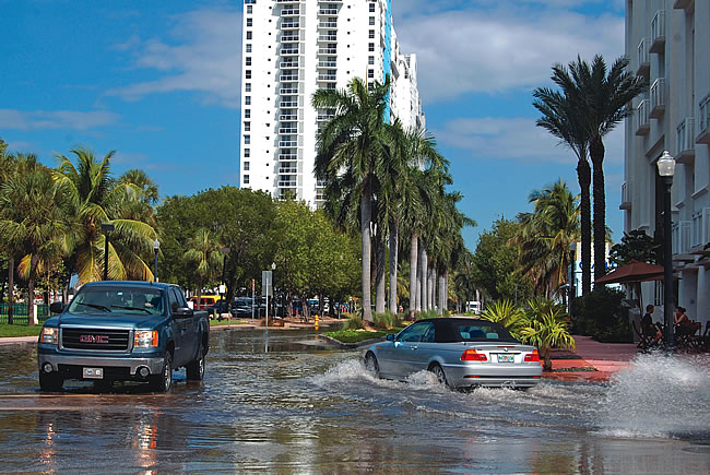  @ImranKhanPTI Age of mega waterfront developments is over. Climate change, sea lvl rise is making it a risky investment. Most of Dubai's reclaimed developments r dead. Miami floods regularly in high tides, last yr DHA golf crse was flooded by a storm surge  #SaveKarachiCoastline