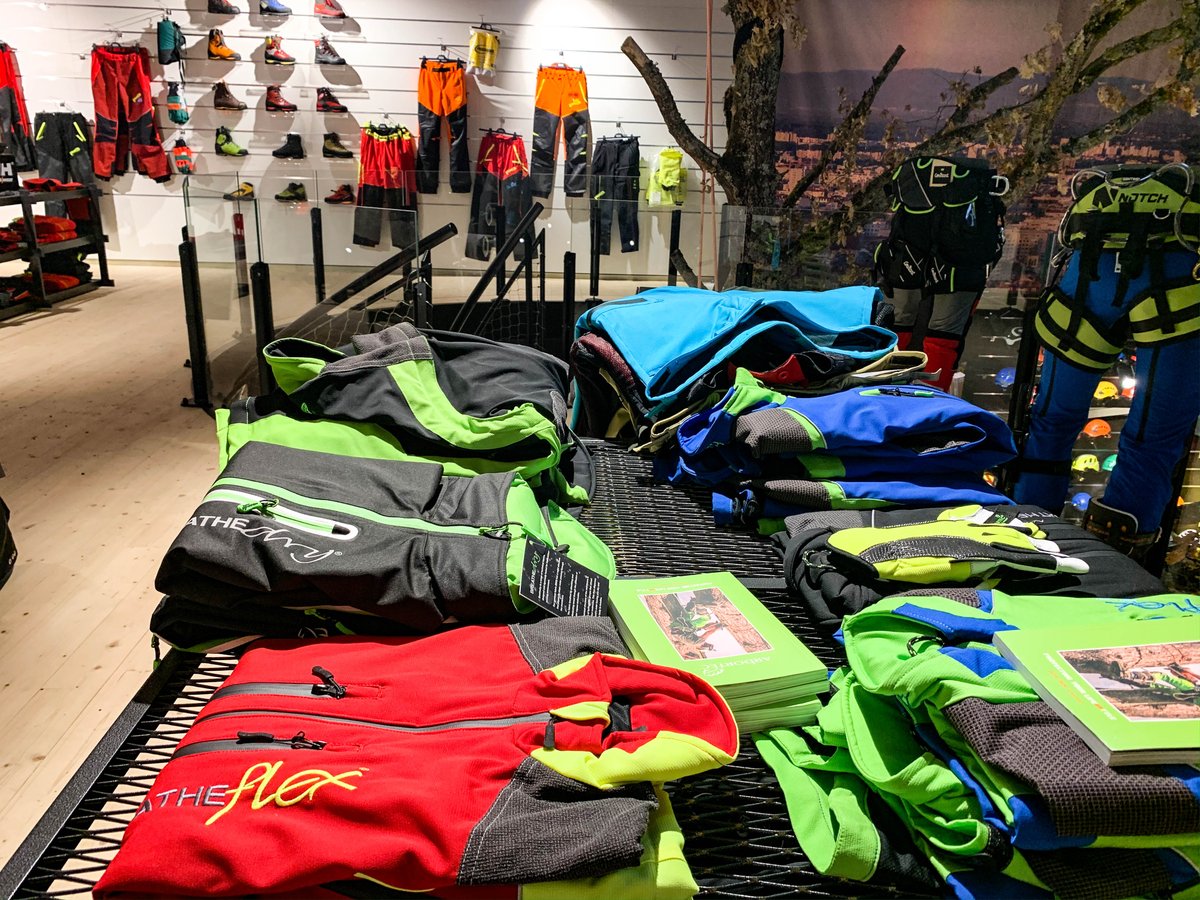Equipeur_FR's tweet photo. [Ouverture Showrooms] Nous vous accueillons de nouveau dans nos Showrooms de Pierre Bénite et Bordeaux ! Selon les directives gouvernementales, les mesures d'hygiène et de sécurité sont maintenues. Les expéditions reprennent avec un possible rallongement des délais de livraison. https://t.co/YNTXx1J6av