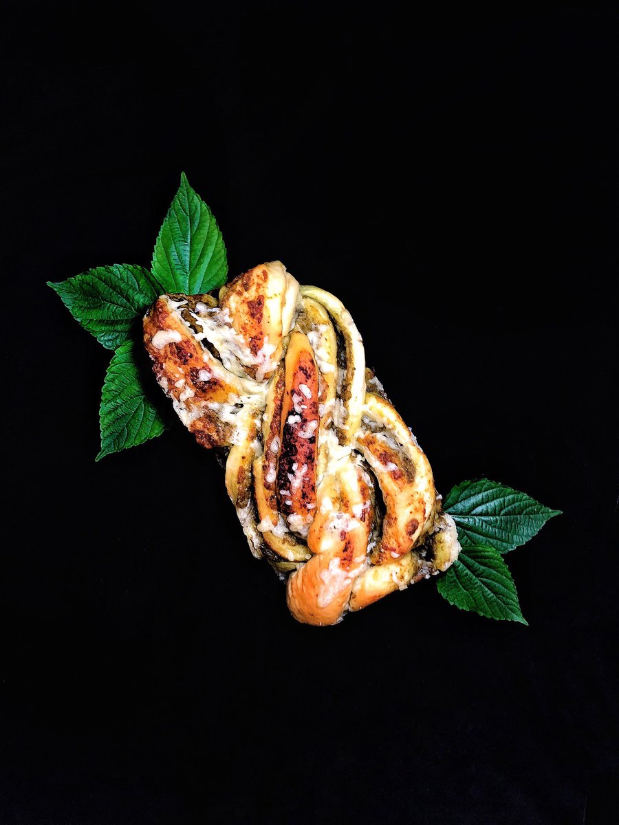 lunchboxerph's tweet photo. Pesto bread from https://t.co/XaiOruAU3C (IG)
#LunchBoxer #supportlocalph #supportsmallbusiness #foodies #Filipinofood #foodaholic #foodinspiration #foodforfoodies #foodpassion #foodlife #chibogtayoph #foodshare #Filipinofoodnovement #buzzfeedfood #thefoodiestation https://t.co/DPnPMOo5EG