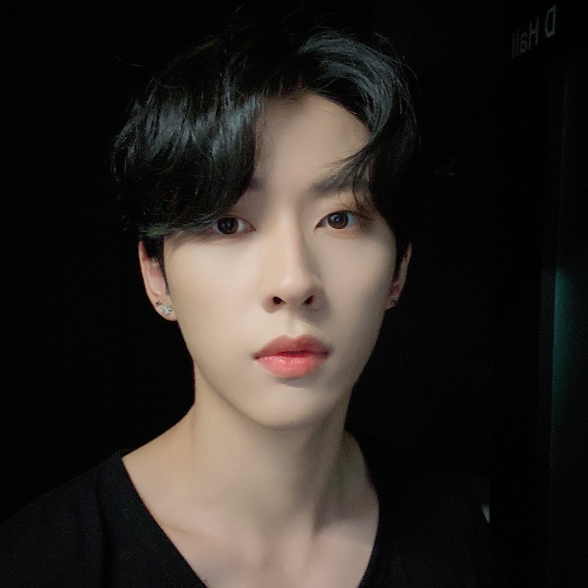 Noir__official's tweet photo. 암흑배경ver.
#느와르 #NOIR #연국 #블랙연국 #까마쿤 https://t.co/3ETE3vMAD1