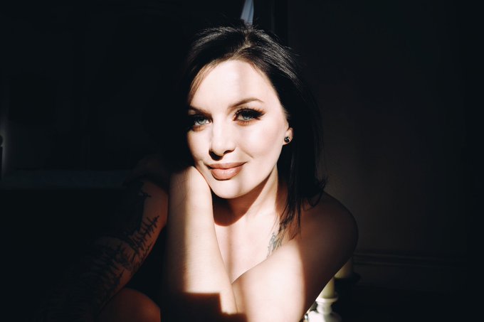 Light and shadows - self portrait https://t.co/TUUWyGzWcX