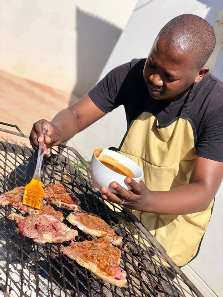 tsenabw's tweet photo. BBQ boerwors
#KenzarVsMFCookOffwhich took place on Twitter and won by a land slide mind you. @KenzarMafia, you sir are our Man Crush Monday
#ManCrushMonday
#TsenaBW
#ExperienceBotswana
#SundayCookOff https://t.co/HzngZwq9hL