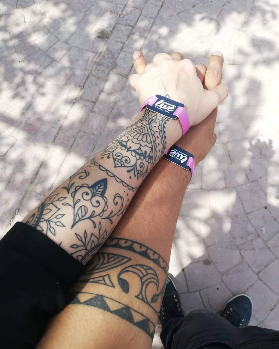 El año pasado andábamos de concierto en concierto y de festival en festival. 
Este año,  andamos disfrutando la isla en verano casi vacía. 
Las dos formas de vivir el verano tienen su yo que se especial