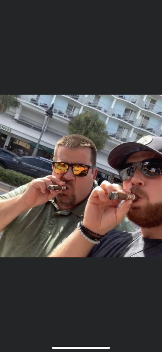 BatcherJustin's tweet image. Happy 53rd Birthday to the best dad ever! It’s going to be a great day! Starting it off with a good old fashioned 3 mile walk! I love you dad! ❤️