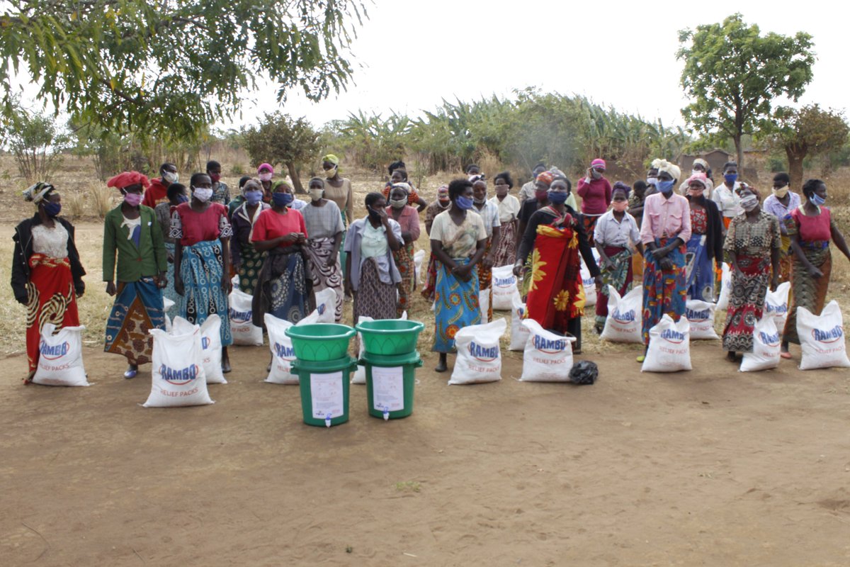 Last week was a huge week for us. We, with support from <a href="/hivosrosa/">Hivos Southern Africa</a> under the #WomenatWorkcampaign, distributed 400 food relief packages &amp; 30 handwashing stations to women smallholder farmers in 15 groups in Kasungu, Dowa and Ntchisi. 

Here are some pictures (1/4)