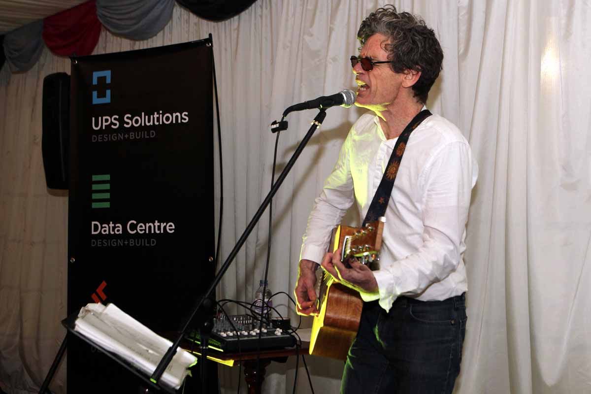 BedfordBluesRFC's tweet photo. 🎤 Great to welcome @JoeBygraves to our #BluesBeerGarden last week for the first live music performance of the summer!

🎵 🍻 Don’t forget, Joe is back this Friday for our #BankHolidayWeekender - Mark Calder &amp; Ellie Antonini also join over the weekend!

🎫 https://t.co/Dxz1vU00Cp https://t.co/EQQmH1pjYp