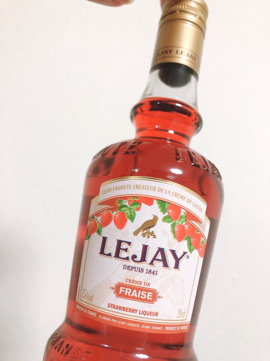 あとストロベリーカクテル買った 二層にしたらちょっとオシャ 飾り用のフルーツと 矢野のイラスト あとストロベリーカクテル買った 二層にしたらちょっとオシャ 飾り用のフルーツと 矢野のイラスト