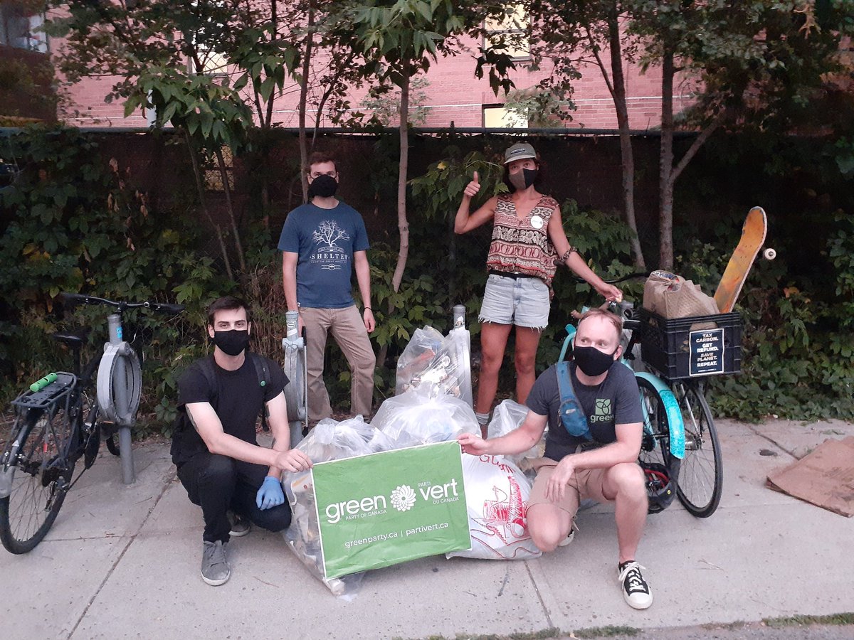 We had our first park clean up of the year <a href="/railpath/">W. Toronto Railpath</a> thanks to <a href="/DavenportGreens/">Davenport Greens</a> and <a href="/UR_Greens/">University-Rosedale Greens</a> for coming out and cleaning up our community! <a href="/CanadianGreens/">Green Party of Canada</a> helping in the little ways we can!
