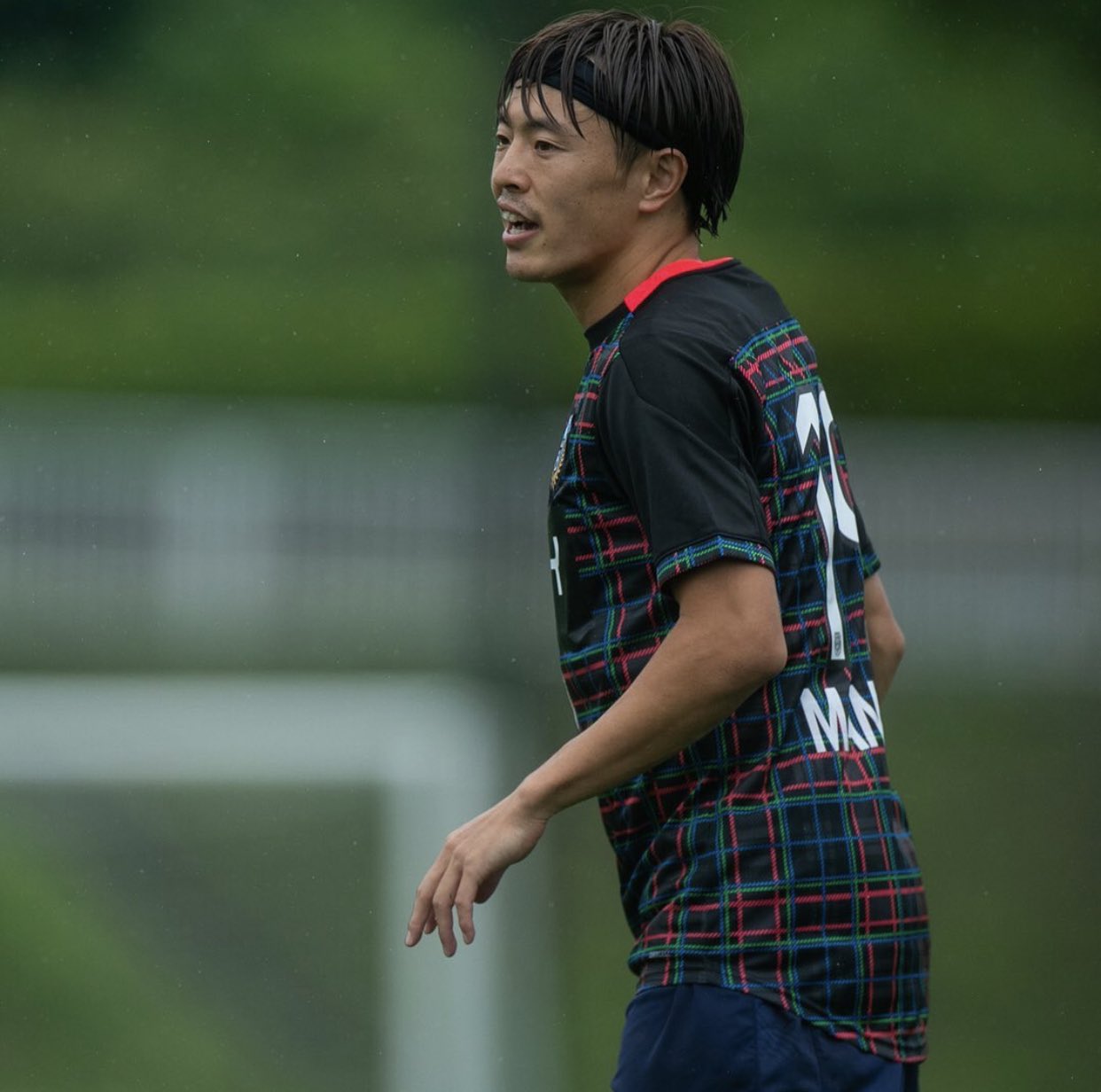 川崎フロンターレ イギリス のタータンチェックをイメージしたオシャレな トレーニングマッチユニフォーム 12 000円 税別 はアズネロで販売してます 吸汗速乾機能が暑い夏の汗をすぐに乾かしてくれます トレーニングマッチユニフォームが