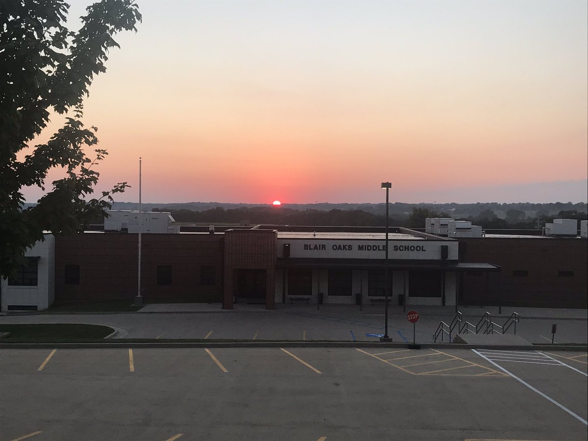 JonesJim8's tweet photo. Good Morning Blair Oaks! Sunrise over the Oaks! Welcome to the 2020-2021 School Year! We Are All In For The Next Day! Win The Day! Every Day! #WeAreBlairOaks https://t.co/RujRnLfxYp