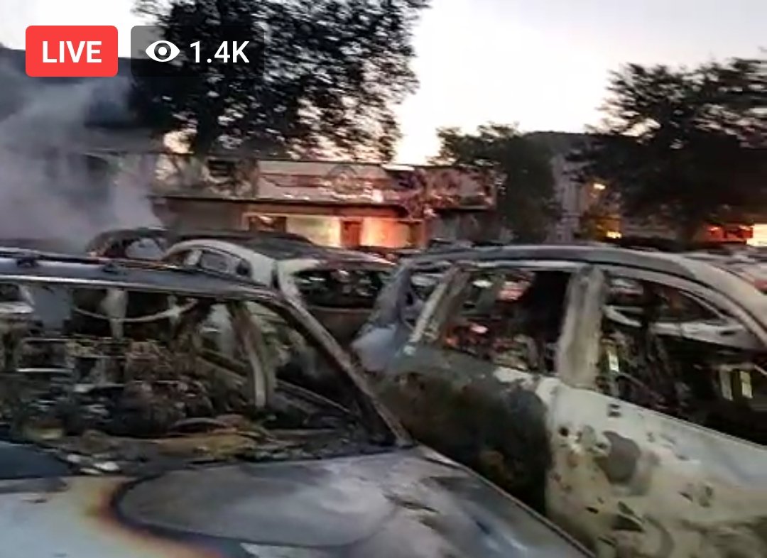 DurendalIntel's tweet image. It's okay for riot police to respond with armored vehicles after dozens of cars, dump trucks, garbage trucks, small businesses are burned &amp;amp; "protesters" walking around the scene with rifles. Scenes from #Kenosha last night. More evidence @radleybalko's 2013 book is irrelevant now