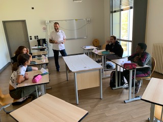 L'été du Pro 2020: vacances apprenantes du lundi 24 août au vendredi 28 août 2020 au Lycée Paul Bert,
20 élèves inscrits participent aux ateliers de remise à niveau scolaire le matin, et à des activités sportives et de loisir l'après-midi